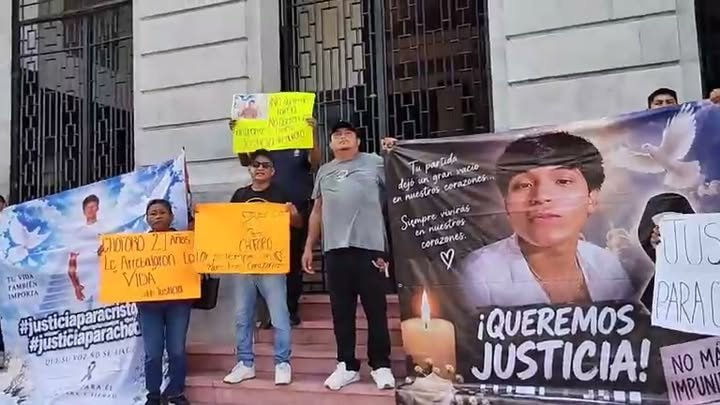 Ahora por manifestación cierran la calle Altamira frente a la Fiscalía General de Justicia del Estado…