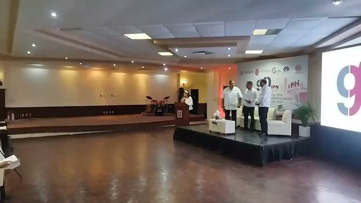 Ceremonia de 90 aniversario del Instituto Politécnico Nacional en el Salón de la Asociación de Ingenieros Petroleros de Tampico