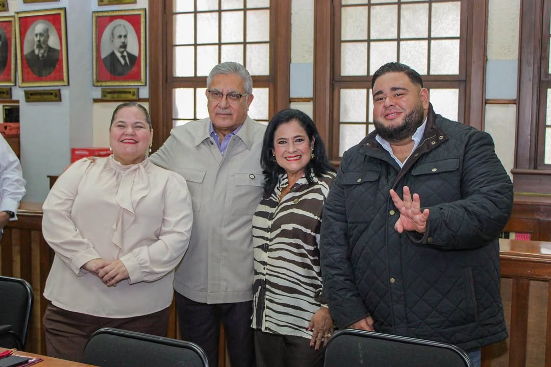 Cierra filas Alfonso Cepeda Salas con Blanca Narro