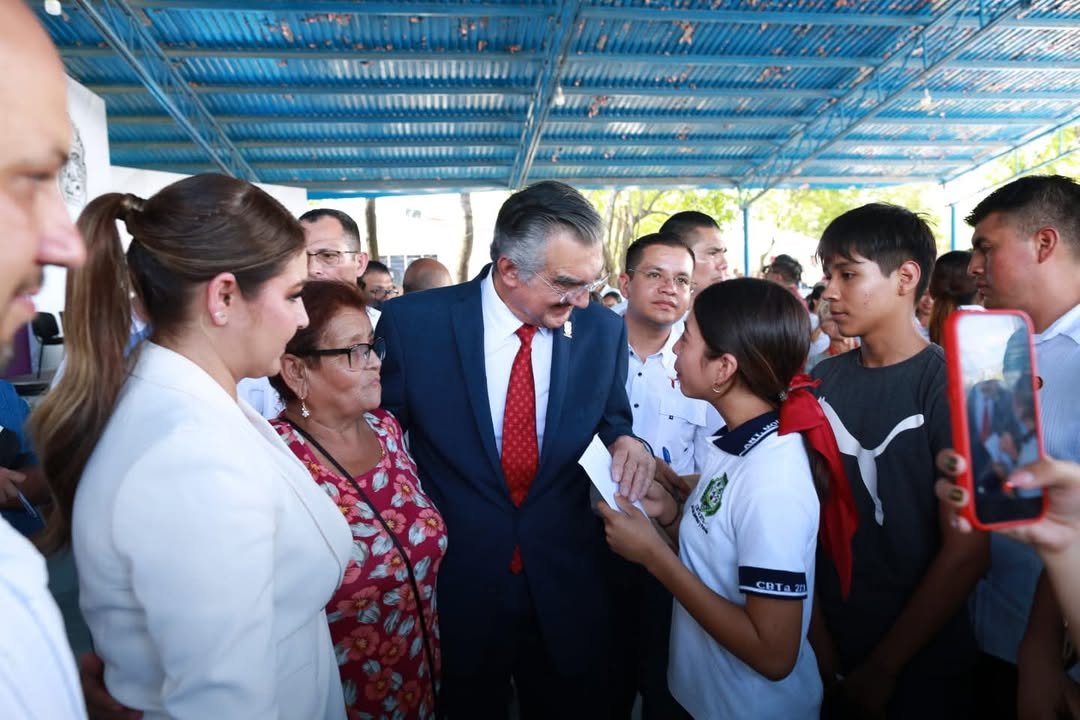 El gobernador Américo Villarreal Anaya dio su autorización para la construcción de una carretera de 7…