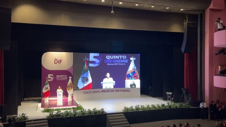 La presidenta del Patronato del Sistema DIF Victoria, Lucy de Gattás, presenta su Quinto Informe de Actividades