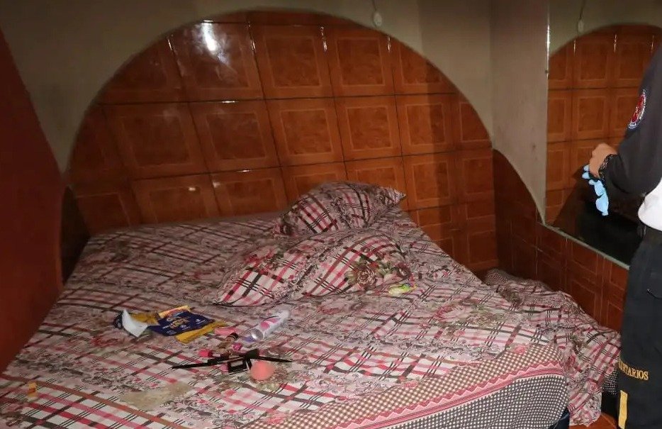 Una mujer de 54 años fue localizada desnuda y sin vida dentro de su departamento en la colonia Miguel Hidalgo